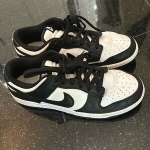 Nike dunks low panda